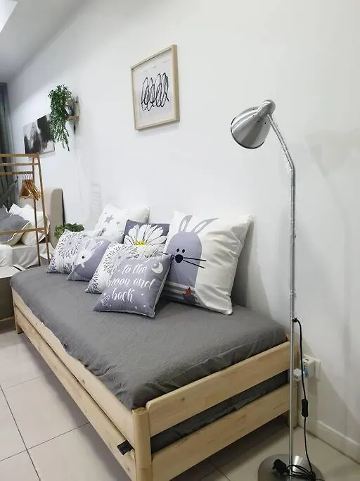 Flexihome Studio Newly Renovate - 1 Queen 2 Single Petaling Jaya Apartment
