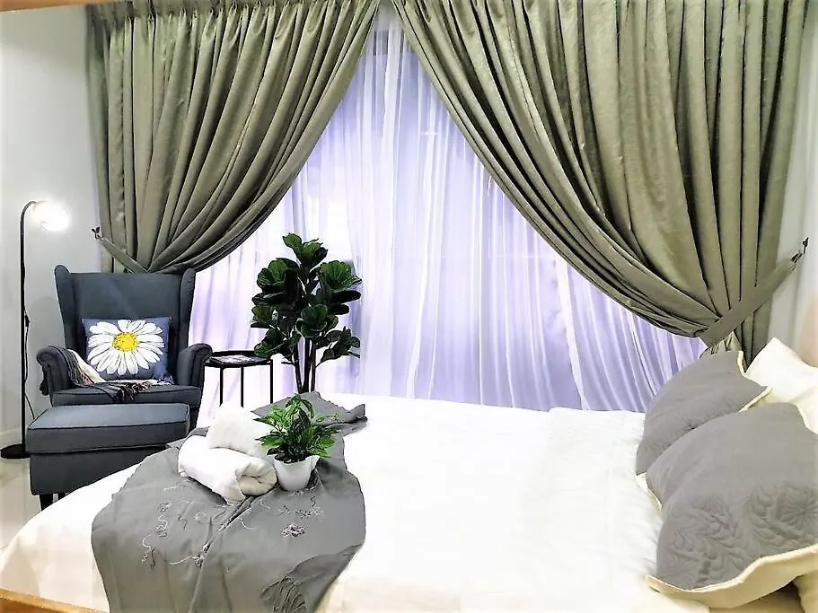 Apartment Flexihome Studio Newly Renovate - 1 Queen 2 Single Petaling Jaya