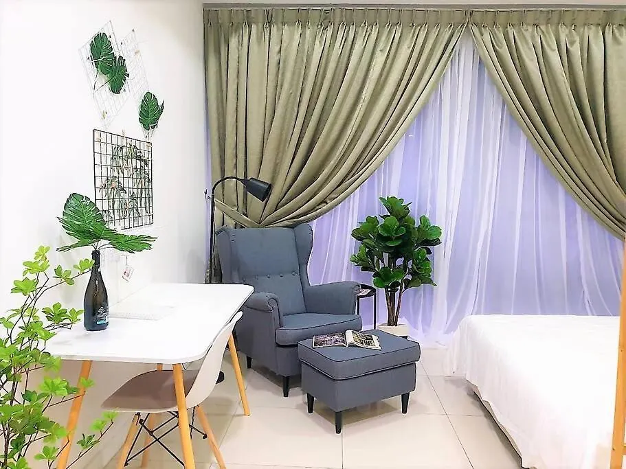Flexihome Studio Newly Renovate - 1 Queen 2 Single Petaling Jaya Apartment