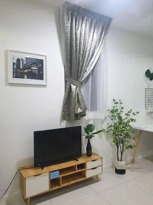 Flexihome Studio Newly Renovate - 1 Queen 2 Single Petaling Jaya Apartment