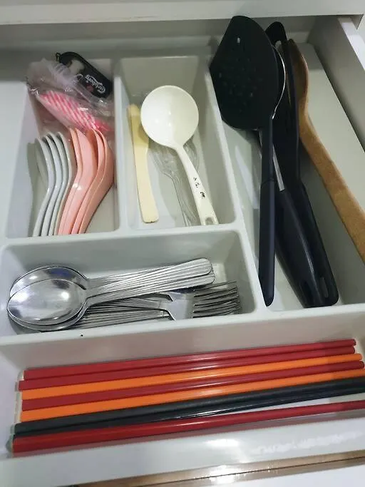 Flexihome Studio Newly Renovate - 1 Queen 2 Single Petaling Jaya Apartment