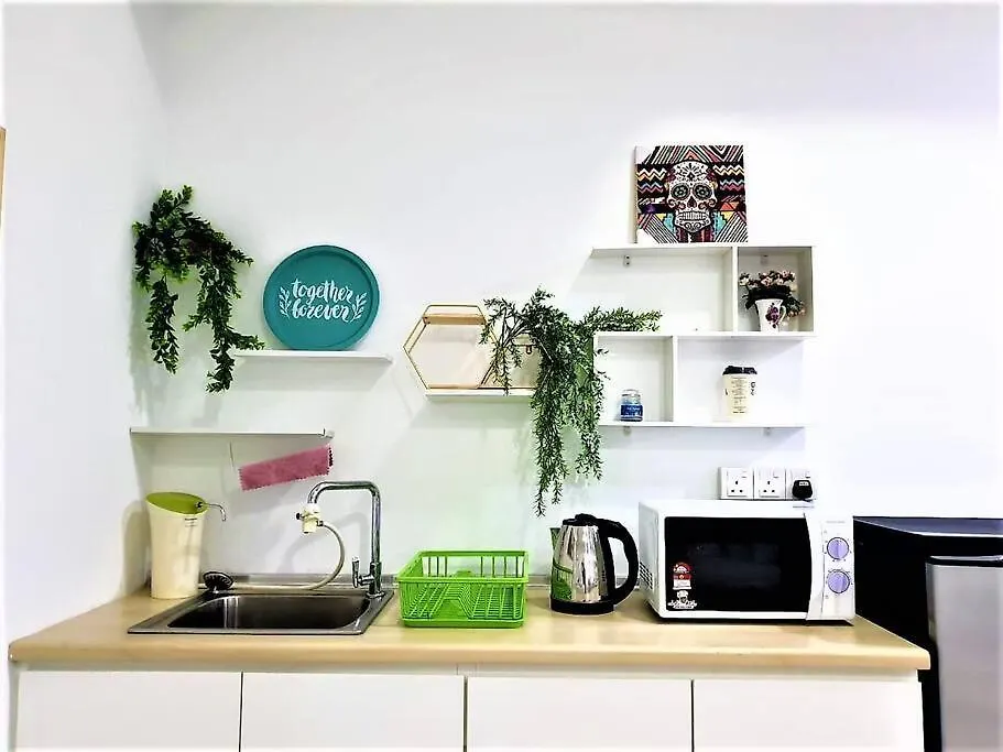 Flexihome Studio Newly Renovate - 1 Queen 2 Single Petaling Jaya Apartment